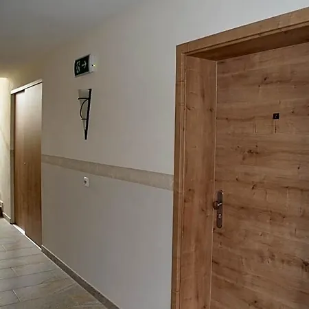 Zum Adler فندق 3*